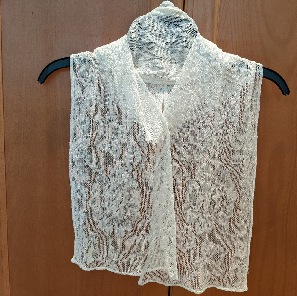 Ivory/cream wrap, crocheted and shimmery, NWOT